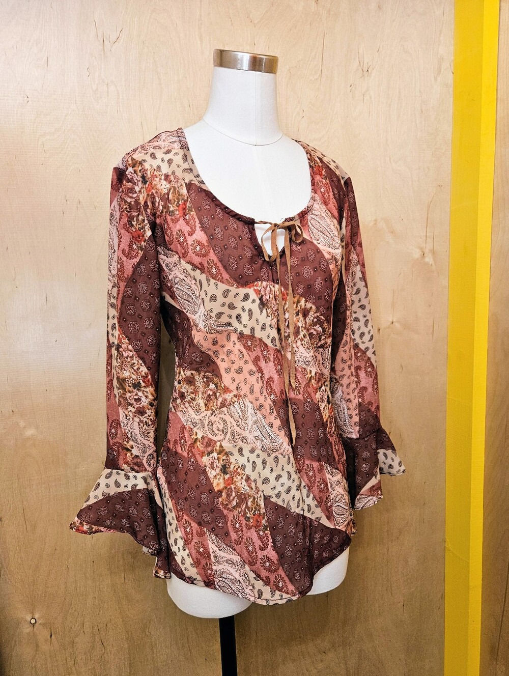 90s/ Y2K Fashion Bug Paisley Flutter Sleeve Blouse